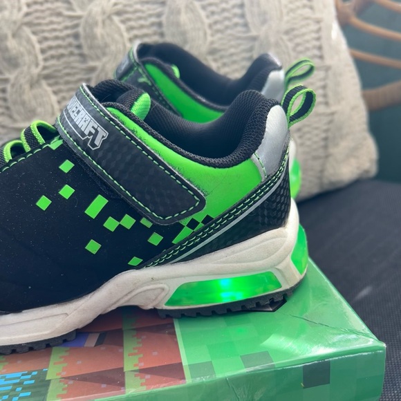 Minecraft Boys Light Up Athletic Shoes - Picture 9 of 11